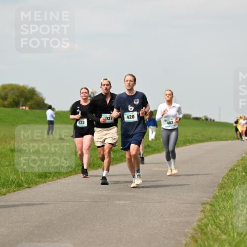 10.05.2026 - 8. Wedeler Halbmarathon Dr. Thomas Lammeyer http://msf.ph/oto/9703480 10.05.2026 11:50:15 Laufen 037, 420, 821, 522, 482 meine-sportfotos.de