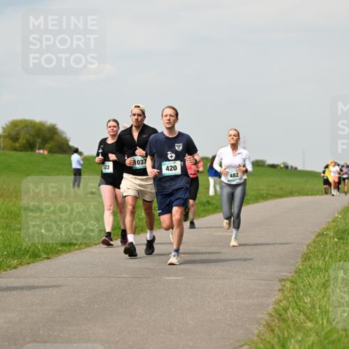 10.05.2026 - 8. Wedeler Halbmarathon Dr. Thomas Lammeyer http://msf.ph/oto/9703483 10.05.2026 11:50:15 Laufen 821, 522, 1037, 420, 482 meine-sportfotos.de