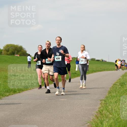 10.05.2026 - 8. Wedeler Halbmarathon Dr. Thomas Lammeyer http://msf.ph/oto/9703485 10.05.2026 11:50:15 Laufen 522, 821, 1037, 420, 482 meine-sportfotos.de