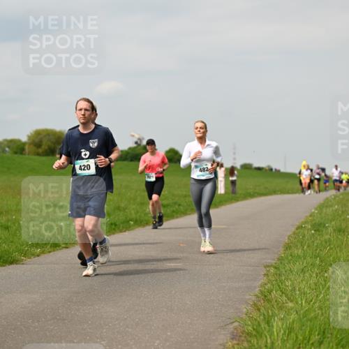 10.05.2026 - 8. Wedeler Halbmarathon Dr. Thomas Lammeyer http://msf.ph/oto/9703501 10.05.2026 11:50:16 Laufen 420, 482 meine-sportfotos.de