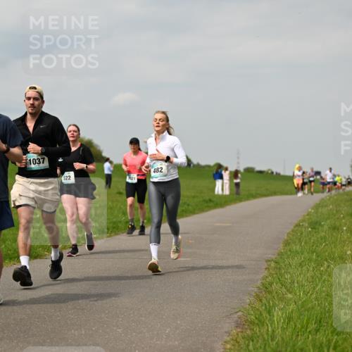 10.05.2026 - 8. Wedeler Halbmarathon Dr. Thomas Lammeyer http://msf.ph/oto/9703517 10.05.2026 11:50:17 Laufen 420, 1037, 2121, 522, 482 meine-sportfotos.de