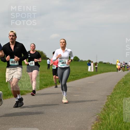 10.05.2026 - 8. Wedeler Halbmarathon Dr. Thomas Lammeyer http://msf.ph/oto/9703522 10.05.2026 11:50:17 Laufen 420, 1037, 522, 2121, 482 meine-sportfotos.de