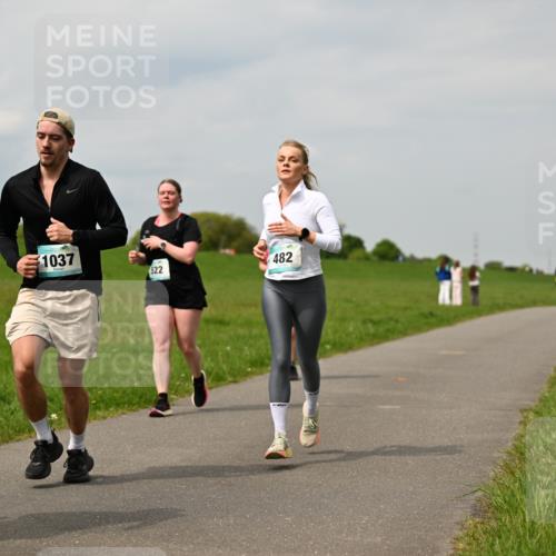 10.05.2026 - 8. Wedeler Halbmarathon Dr. Thomas Lammeyer http://msf.ph/oto/9703526 10.05.2026 11:50:18 Laufen 420, 1037, 482, 522 meine-sportfotos.de