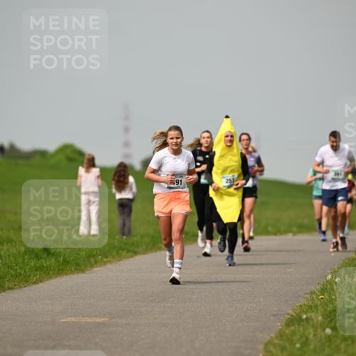 10.05.2026 - 8. Wedeler Halbmarathon Dr. Thomas Lammeyer http://msf.ph/oto/9703549 10.05.2026 11:50:25 Laufen 257 meine-sportfotos.de