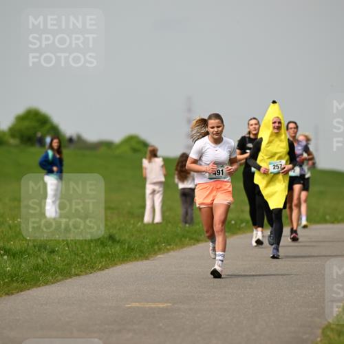 10.05.2026 - 8. Wedeler Halbmarathon Dr. Thomas Lammeyer http://msf.ph/oto/9703562 10.05.2026 11:50:26 Laufen 257, 281 meine-sportfotos.de