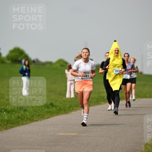 10.05.2026 - 8. Wedeler Halbmarathon Dr. Thomas Lammeyer http://msf.ph/oto/9703571 10.05.2026 11:50:27 Laufen 257, 201 meine-sportfotos.de