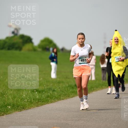 10.05.2026 - 8. Wedeler Halbmarathon Dr. Thomas Lammeyer http://msf.ph/oto/9703592 10.05.2026 11:50:28 Laufen 491 meine-sportfotos.de