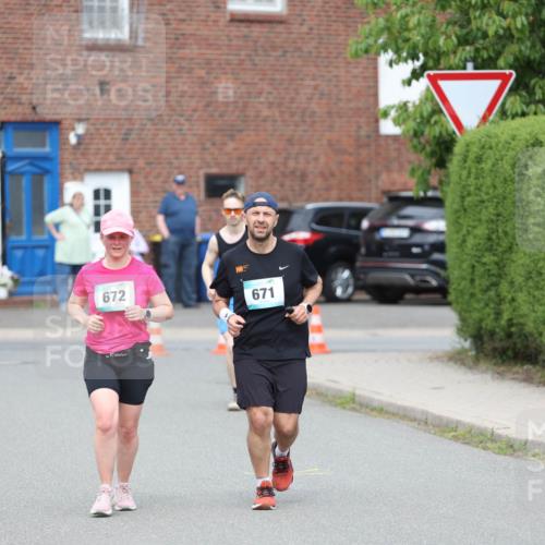 10.05.2026 - 8. Wedeler Halbmarathon Andreas Tolksdorf http://msf.ph/oto/9703616 10.05.2026 10:31:32 Laufen 672, 671 meine-sportfotos.de