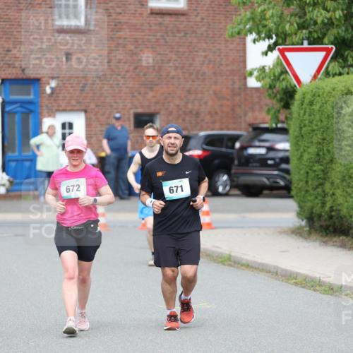 10.05.2026 - 8. Wedeler Halbmarathon Andreas Tolksdorf http://msf.ph/oto/9703618 10.05.2026 10:31:32 Laufen 672, 671 meine-sportfotos.de