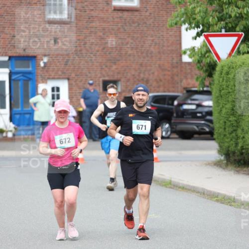 10.05.2026 - 8. Wedeler Halbmarathon Andreas Tolksdorf http://msf.ph/oto/9703626 10.05.2026 10:31:32 Laufen 672, 671 meine-sportfotos.de