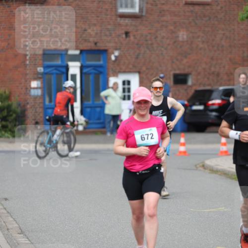 10.05.2026 - 8. Wedeler Halbmarathon Andreas Tolksdorf http://msf.ph/oto/9703629 10.05.2026 10:31:33 Laufen 672, 671 meine-sportfotos.de
