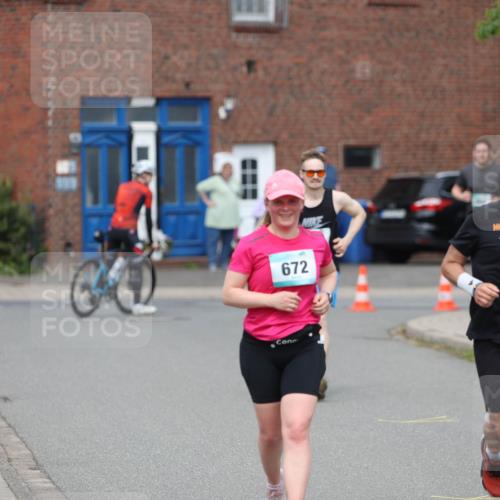 10.05.2026 - 8. Wedeler Halbmarathon Andreas Tolksdorf http://msf.ph/oto/9703631 10.05.2026 10:31:33 Laufen 672, 671 meine-sportfotos.de
