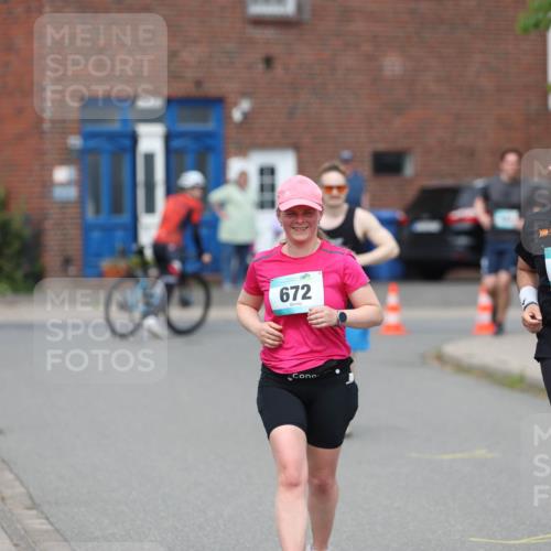 10.05.2026 - 8. Wedeler Halbmarathon Andreas Tolksdorf http://msf.ph/oto/9703637 10.05.2026 10:31:34 Laufen 672, 671 meine-sportfotos.de