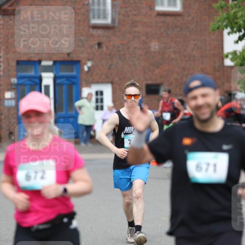 10.05.2026 - 8. Wedeler Halbmarathon Andreas Tolksdorf http://msf.ph/oto/9703669 10.05.2026 10:31:36 Laufen 672, 671 meine-sportfotos.de