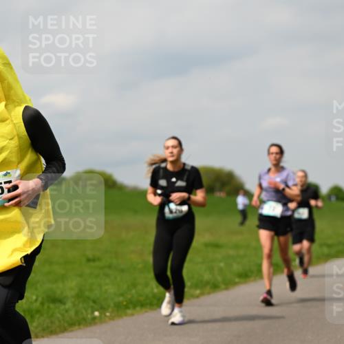 10.05.2026 - 8. Wedeler Halbmarathon Dr. Thomas Lammeyer http://msf.ph/oto/9703708 10.05.2026 11:50:36 Laufen 257 meine-sportfotos.de