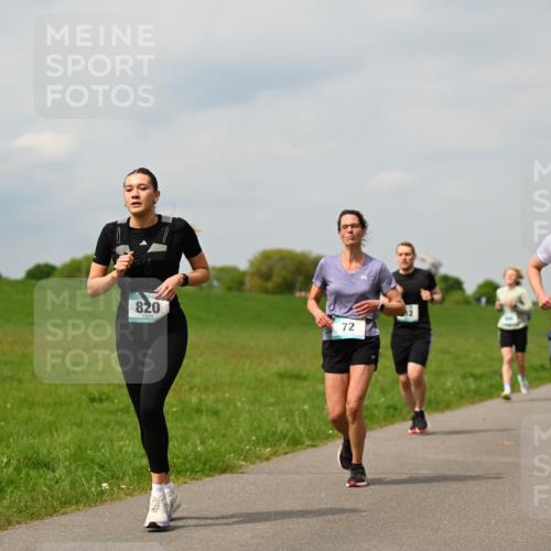 10.05.2026 - 8. Wedeler Halbmarathon Dr. Thomas Lammeyer http://msf.ph/oto/9703713 10.05.2026 11:50:37 Laufen 820, 281 meine-sportfotos.de