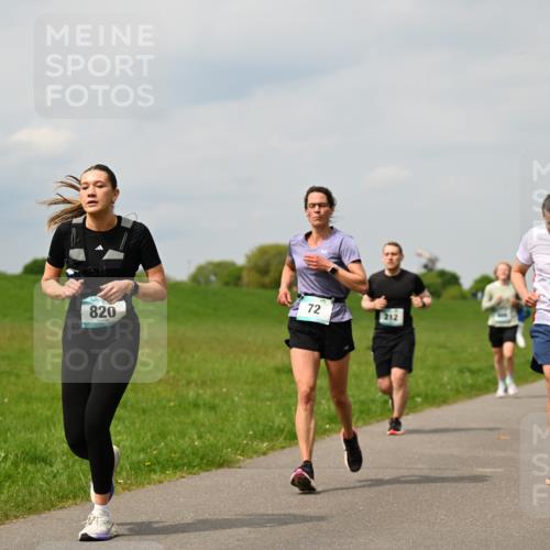 10.05.2026 - 8. Wedeler Halbmarathon Dr. Thomas Lammeyer http://msf.ph/oto/9703716 10.05.2026 11:50:37 Laufen 820, 212, 281 meine-sportfotos.de