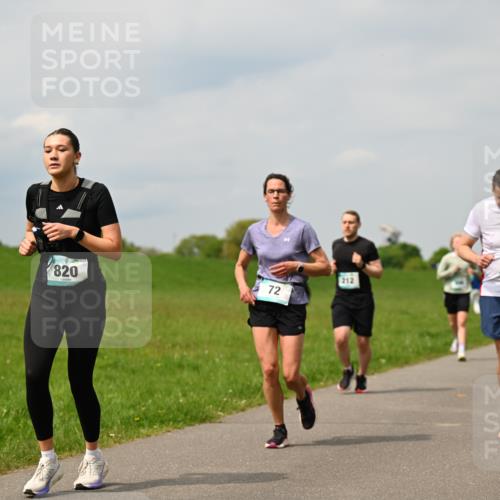 10.05.2026 - 8. Wedeler Halbmarathon Dr. Thomas Lammeyer http://msf.ph/oto/9703718 10.05.2026 11:50:37 Laufen 820, 212, 281 meine-sportfotos.de