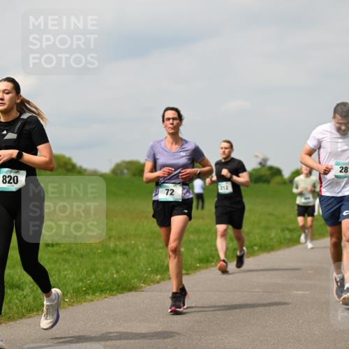 10.05.2026 - 8. Wedeler Halbmarathon Dr. Thomas Lammeyer http://msf.ph/oto/9703722 10.05.2026 11:50:37 Laufen 820, 212, 281 meine-sportfotos.de