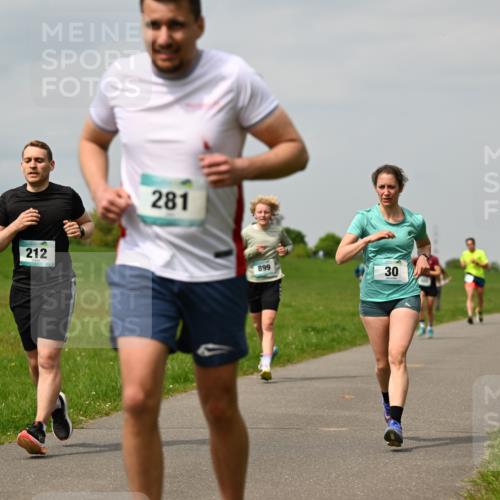 10.05.2026 - 8. Wedeler Halbmarathon Dr. Thomas Lammeyer http://msf.ph/oto/9703739 10.05.2026 11:50:39 Laufen 212, 281, 899 meine-sportfotos.de