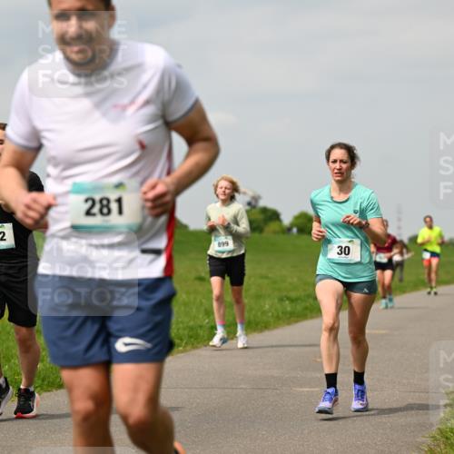 10.05.2026 - 8. Wedeler Halbmarathon Dr. Thomas Lammeyer http://msf.ph/oto/9703744 10.05.2026 11:50:39 Laufen 212, 281, 899 meine-sportfotos.de