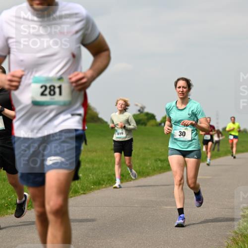 10.05.2026 - 8. Wedeler Halbmarathon Dr. Thomas Lammeyer http://msf.ph/oto/9703746 10.05.2026 11:50:40 Laufen 212, 281, 899 meine-sportfotos.de