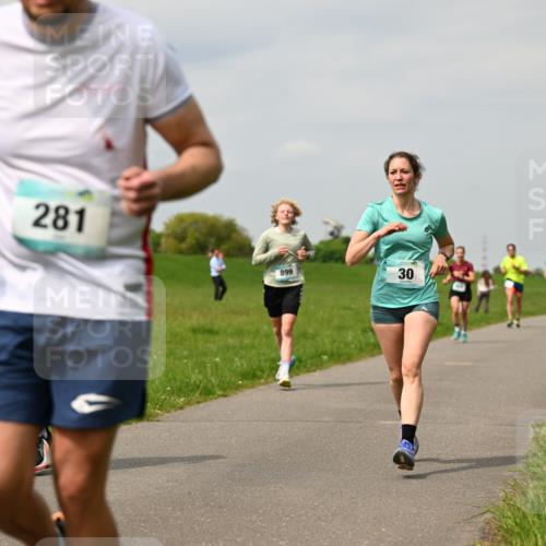 10.05.2026 - 8. Wedeler Halbmarathon Dr. Thomas Lammeyer http://msf.ph/oto/9703751 10.05.2026 11:50:40 Laufen 281, 899 meine-sportfotos.de