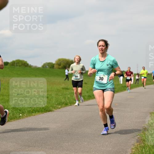 10.05.2026 - 8. Wedeler Halbmarathon Dr. Thomas Lammeyer http://msf.ph/oto/9703760 10.05.2026 11:50:40 Laufen 212, 899 meine-sportfotos.de