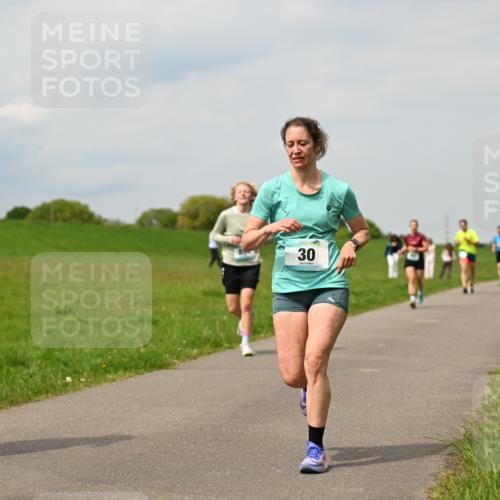 10.05.2026 - 8. Wedeler Halbmarathon Dr. Thomas Lammeyer http://msf.ph/oto/9703764 10.05.2026 11:50:41 Laufen 212 meine-sportfotos.de