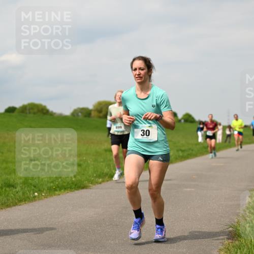 10.05.2026 - 8. Wedeler Halbmarathon Dr. Thomas Lammeyer http://msf.ph/oto/9703766 10.05.2026 11:50:41 Laufen 899 meine-sportfotos.de