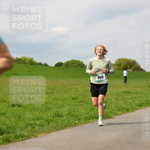 10.05.2026 - 8. Wedeler Halbmarathon Dr. Thomas Lammeyer http://msf.ph/oto/9703773 10.05.2026 11:50:42 Laufen 899 meine-sportfotos.de
