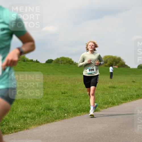10.05.2026 - 8. Wedeler Halbmarathon Dr. Thomas Lammeyer http://msf.ph/oto/9703777 10.05.2026 11:50:42 Laufen 899, 557 meine-sportfotos.de
