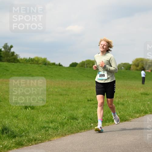 10.05.2026 - 8. Wedeler Halbmarathon Dr. Thomas Lammeyer http://msf.ph/oto/9703780 10.05.2026 11:50:42 Laufen 899 meine-sportfotos.de