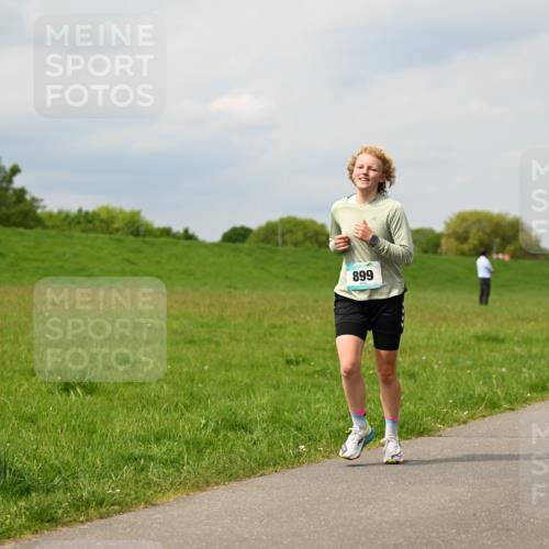 10.05.2026 - 8. Wedeler Halbmarathon Dr. Thomas Lammeyer http://msf.ph/oto/9703782 10.05.2026 11:50:42 Laufen 899 meine-sportfotos.de