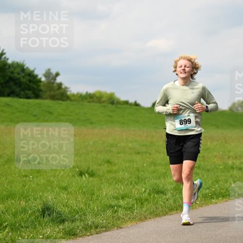 10.05.2026 - 8. Wedeler Halbmarathon Dr. Thomas Lammeyer http://msf.ph/oto/9703789 10.05.2026 11:50:43 Laufen 899 meine-sportfotos.de