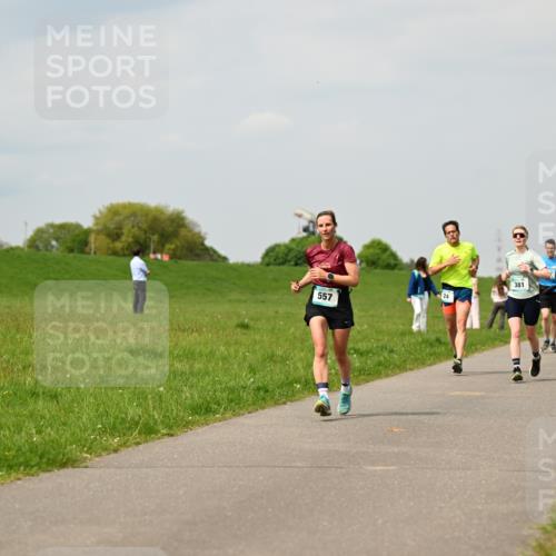 10.05.2026 - 8. Wedeler Halbmarathon Dr. Thomas Lammeyer http://msf.ph/oto/9703796 10.05.2026 11:50:44 Laufen 381, 557 meine-sportfotos.de
