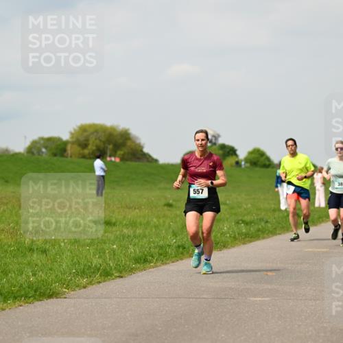 10.05.2026 - 8. Wedeler Halbmarathon Dr. Thomas Lammeyer http://msf.ph/oto/9703803 10.05.2026 11:50:44 Laufen 381, 557 meine-sportfotos.de