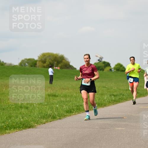 10.05.2026 - 8. Wedeler Halbmarathon Dr. Thomas Lammeyer http://msf.ph/oto/9703808 10.05.2026 11:50:45 Laufen 381 meine-sportfotos.de