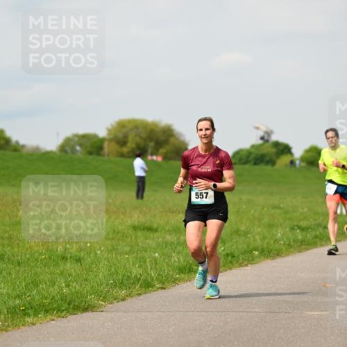 10.05.2026 - 8. Wedeler Halbmarathon Dr. Thomas Lammeyer http://msf.ph/oto/9703816 10.05.2026 11:50:45 Laufen 0975, 557, 381 meine-sportfotos.de