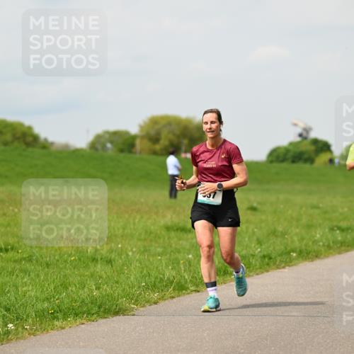 10.05.2026 - 8. Wedeler Halbmarathon Dr. Thomas Lammeyer http://msf.ph/oto/9703824 10.05.2026 11:50:45 Laufen 4975, 381 meine-sportfotos.de