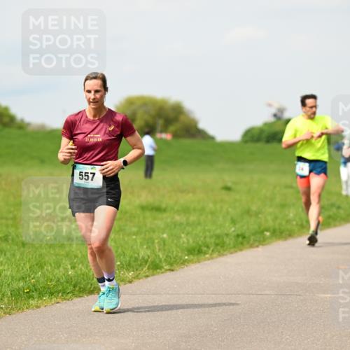 10.05.2026 - 8. Wedeler Halbmarathon Dr. Thomas Lammeyer http://msf.ph/oto/9703836 10.05.2026 11:50:46 Laufen 0975, 381, 557 meine-sportfotos.de