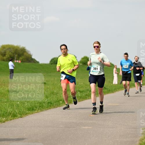 10.05.2026 - 8. Wedeler Halbmarathon Dr. Thomas Lammeyer http://msf.ph/oto/9703839 10.05.2026 11:50:47 Laufen 381, 717 meine-sportfotos.de