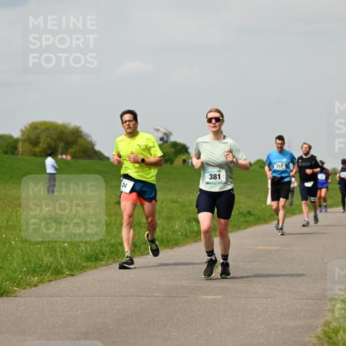 10.05.2026 - 8. Wedeler Halbmarathon Dr. Thomas Lammeyer http://msf.ph/oto/9703840 10.05.2026 11:50:47 Laufen 381, 717 meine-sportfotos.de