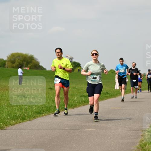 10.05.2026 - 8. Wedeler Halbmarathon Dr. Thomas Lammeyer http://msf.ph/oto/9703844 10.05.2026 11:50:47 Laufen 381, 717 meine-sportfotos.de