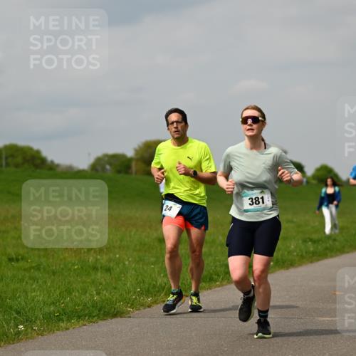 10.05.2026 - 8. Wedeler Halbmarathon Dr. Thomas Lammeyer http://msf.ph/oto/9703851 10.05.2026 11:50:49 Laufen 381 meine-sportfotos.de