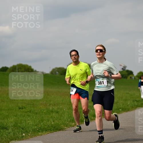 10.05.2026 - 8. Wedeler Halbmarathon Dr. Thomas Lammeyer http://msf.ph/oto/9703856 10.05.2026 11:50:49 Laufen 381 meine-sportfotos.de