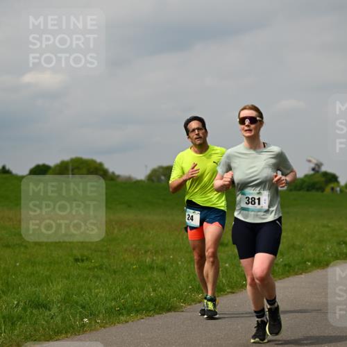 10.05.2026 - 8. Wedeler Halbmarathon Dr. Thomas Lammeyer http://msf.ph/oto/9703858 10.05.2026 11:50:49 Laufen 381, 717 meine-sportfotos.de