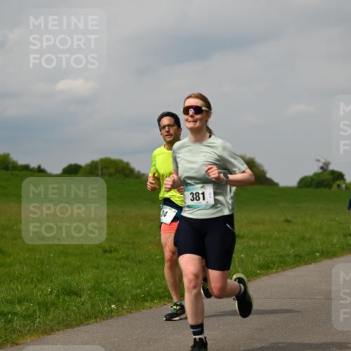 10.05.2026 - 8. Wedeler Halbmarathon Dr. Thomas Lammeyer http://msf.ph/oto/9703865 10.05.2026 11:50:50 Laufen 381 meine-sportfotos.de