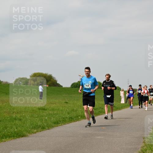 10.05.2026 - 8. Wedeler Halbmarathon Dr. Thomas Lammeyer http://msf.ph/oto/9703871 10.05.2026 11:50:51 Laufen 717 meine-sportfotos.de