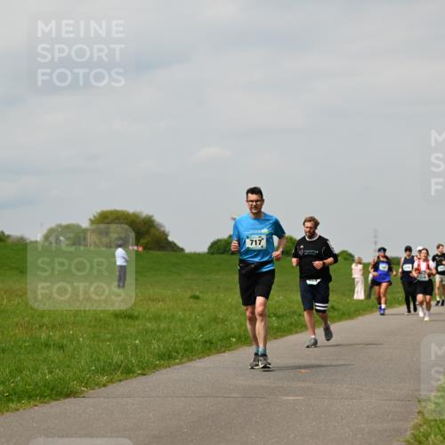 10.05.2026 - 8. Wedeler Halbmarathon Dr. Thomas Lammeyer http://msf.ph/oto/9703873 10.05.2026 11:50:51 Laufen 717 meine-sportfotos.de